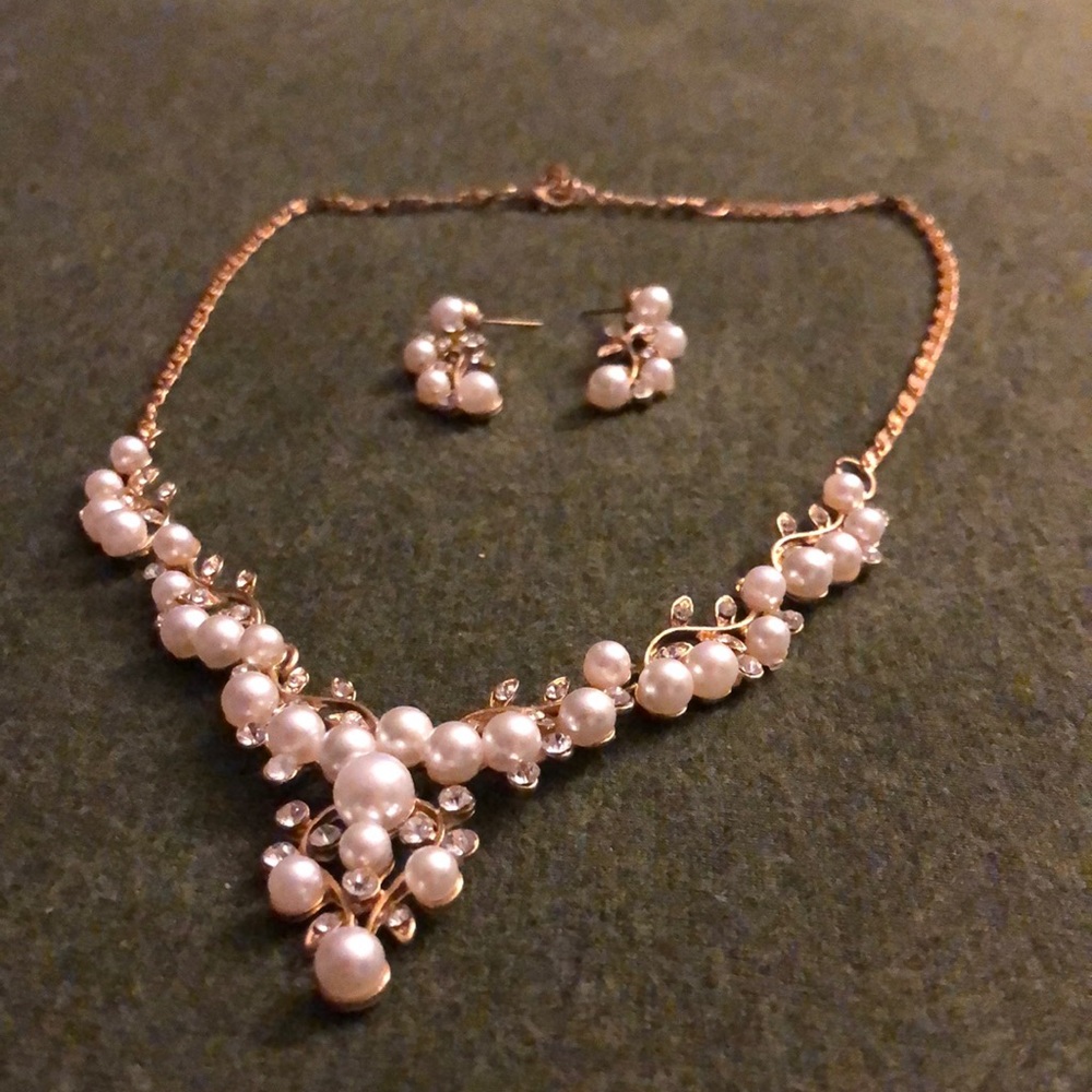 Prom/HoCo Necklace & Earrings✨